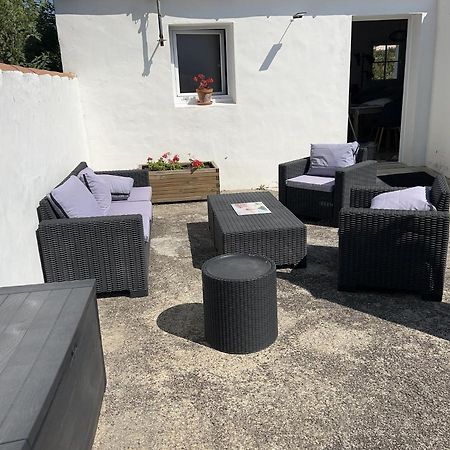 Petite Maison Au Calme, Dans Une Impasse L'Epine  Kültér fotó