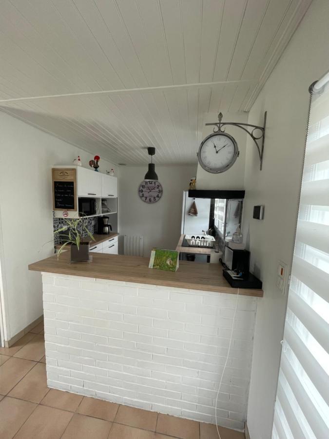 Petite Maison Au Calme, Dans Une Impasse L'Epine  Kültér fotó
