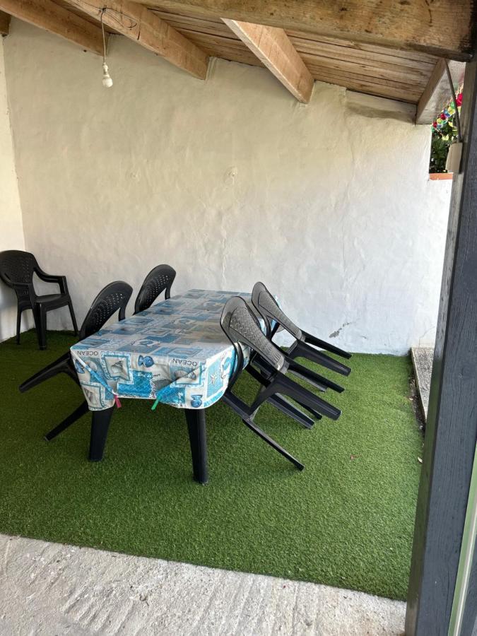 Petite Maison Au Calme, Dans Une Impasse L'Epine  Kültér fotó