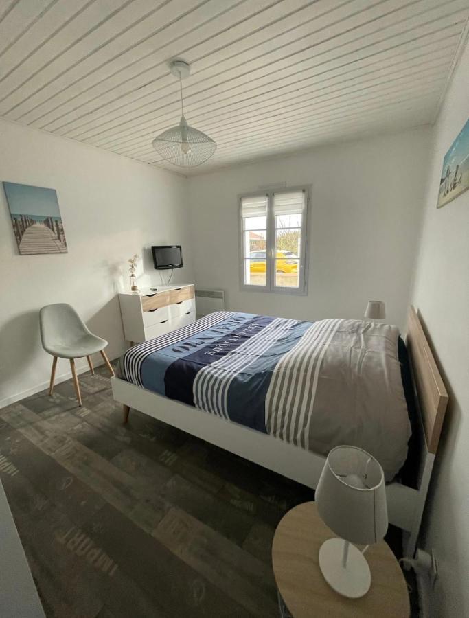Petite Maison Au Calme, Dans Une Impasse L'Epine  Kültér fotó