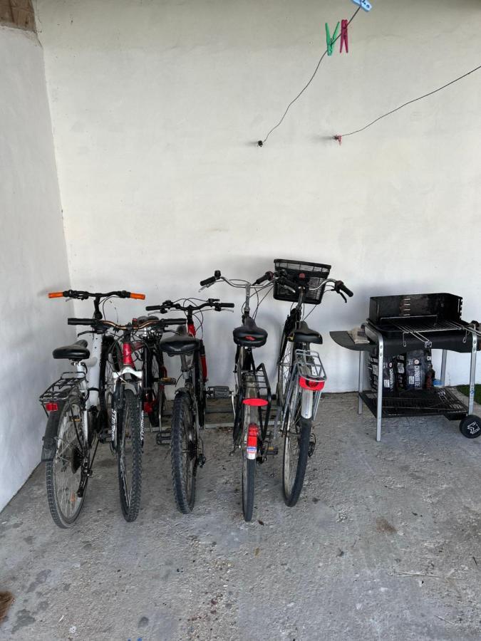 Petite Maison Au Calme, Dans Une Impasse L'Epine  Kültér fotó