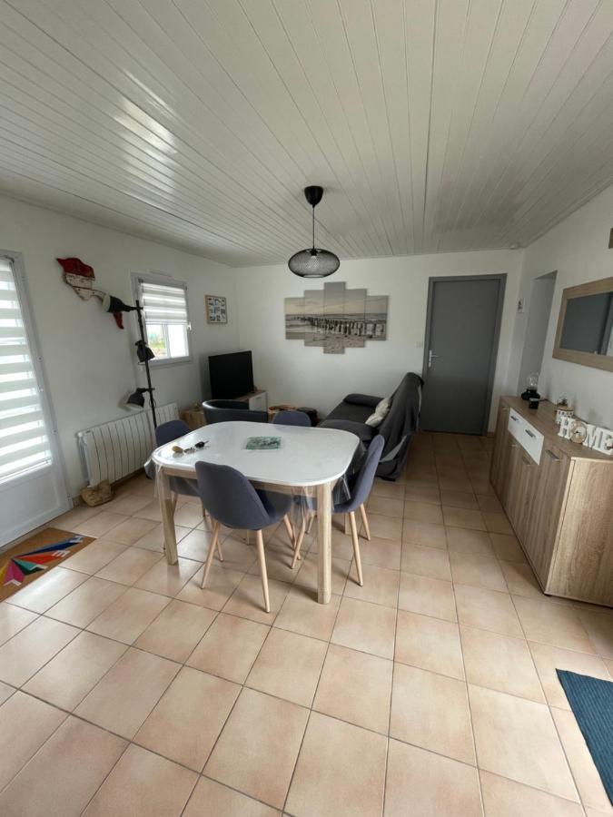 Petite Maison Au Calme, Dans Une Impasse L'Epine  Kültér fotó