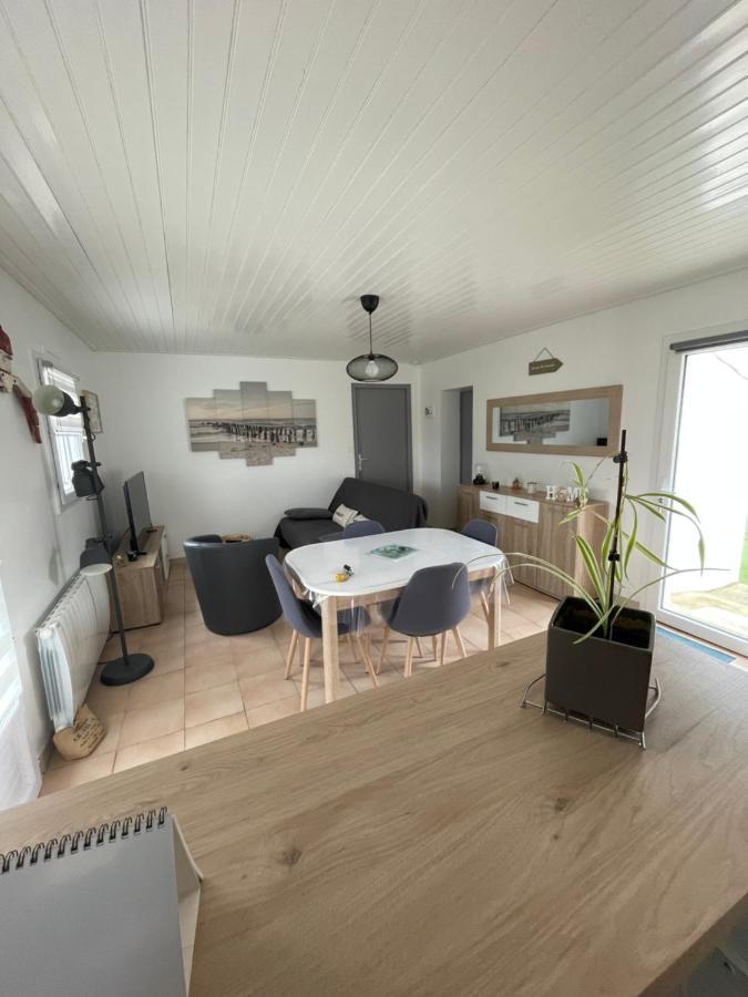 Petite Maison Au Calme, Dans Une Impasse L'Epine  Kültér fotó