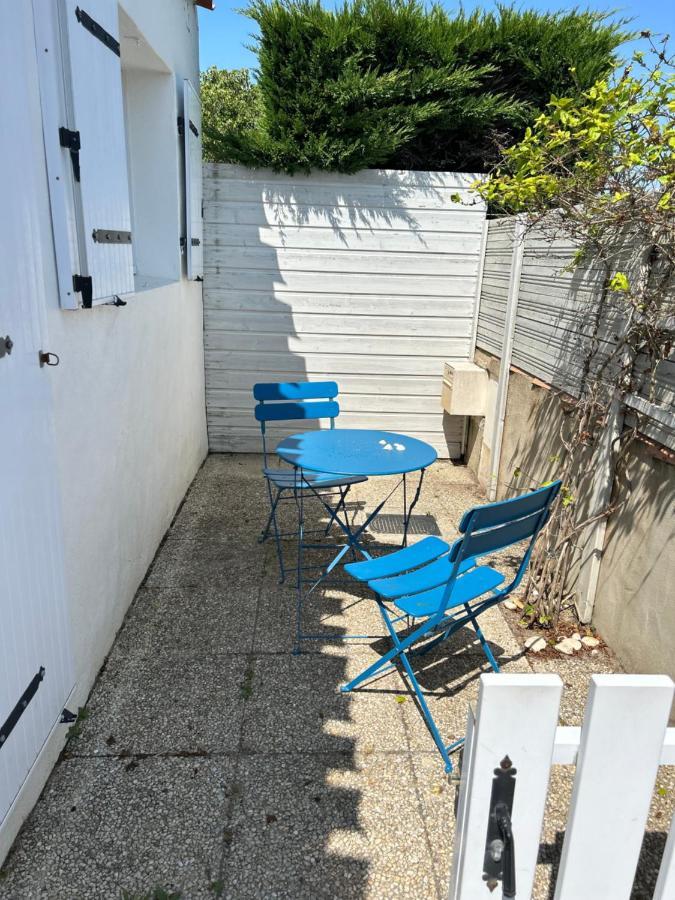 Petite Maison Au Calme, Dans Une Impasse L'Epine  Kültér fotó